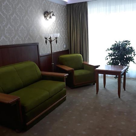 Hotel Imperium Пщина Екстериор снимка