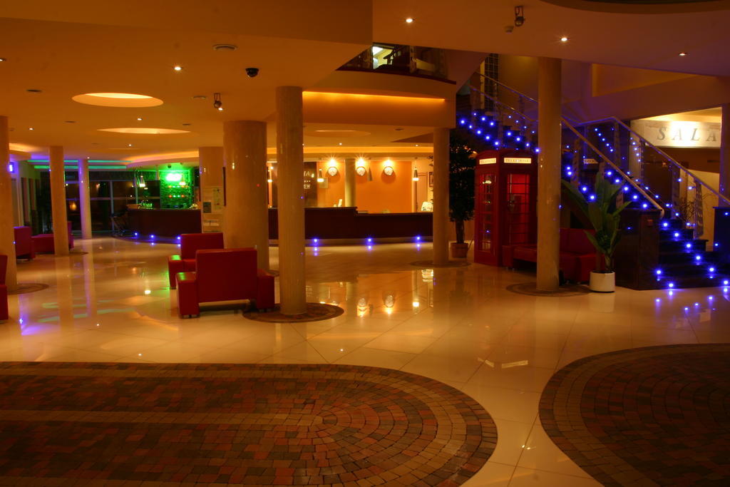 Hotel Imperium Пщина Екстериор снимка