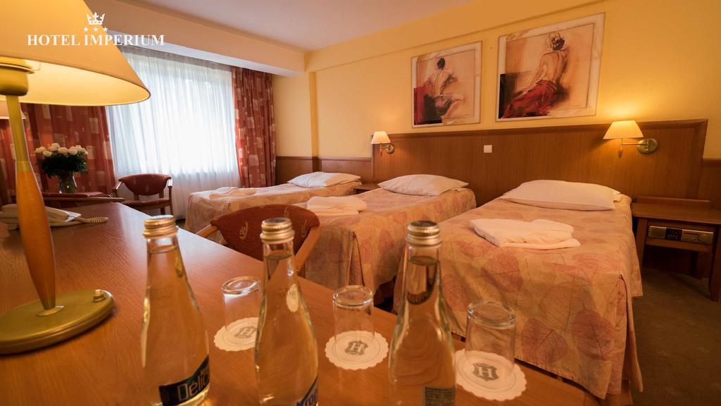 Hotel Imperium Пщина Екстериор снимка