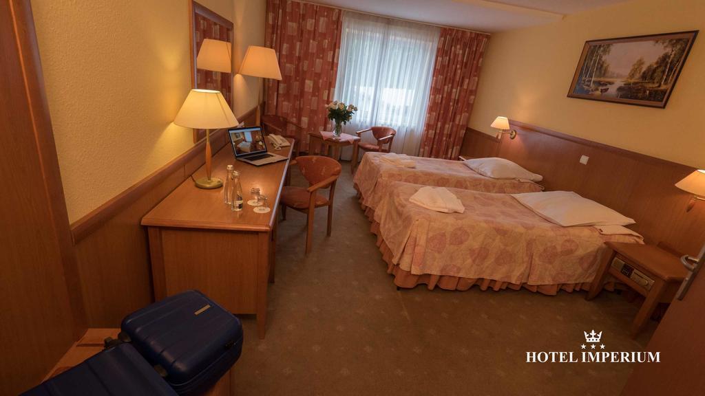 Hotel Imperium Пщина Екстериор снимка