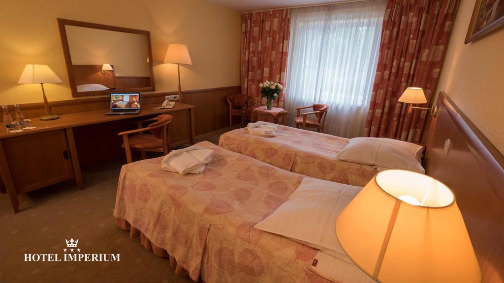Hotel Imperium Пщина Екстериор снимка