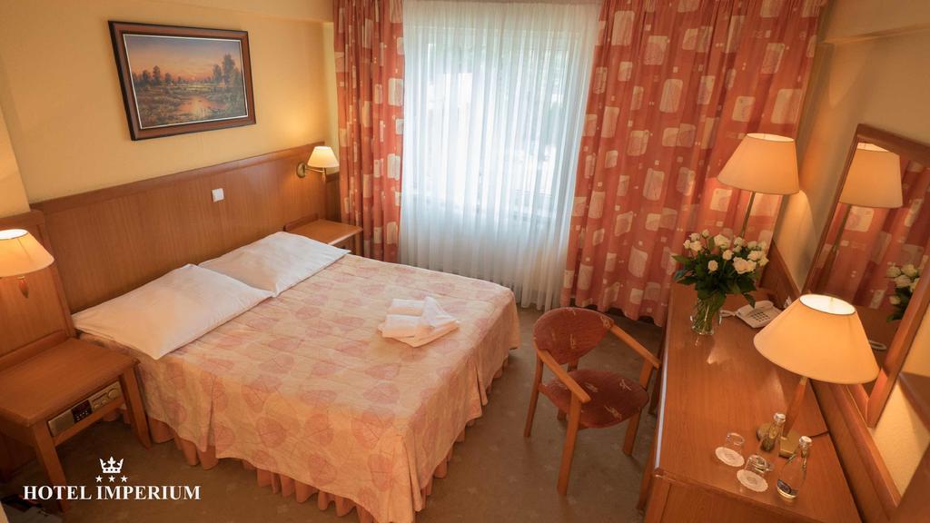 Hotel Imperium Пщина Екстериор снимка
