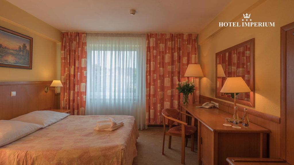 Hotel Imperium Пщина Екстериор снимка