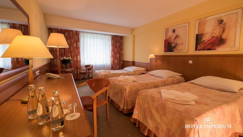 Hotel Imperium Пщина Екстериор снимка