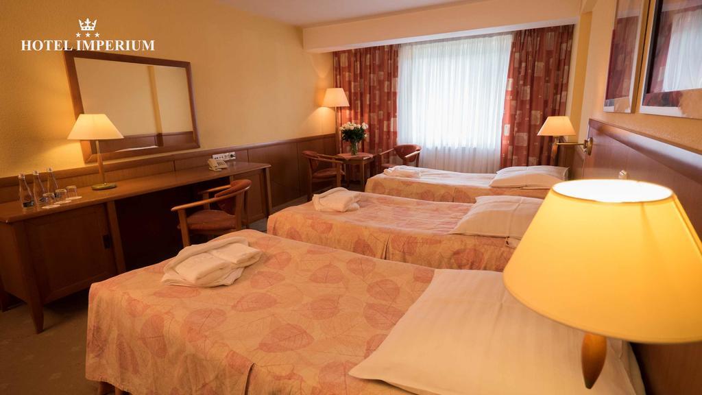 Hotel Imperium Пщина Екстериор снимка