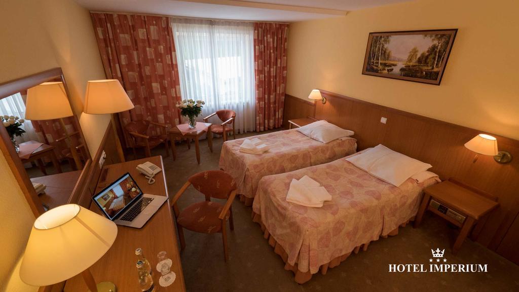Hotel Imperium Пщина Екстериор снимка