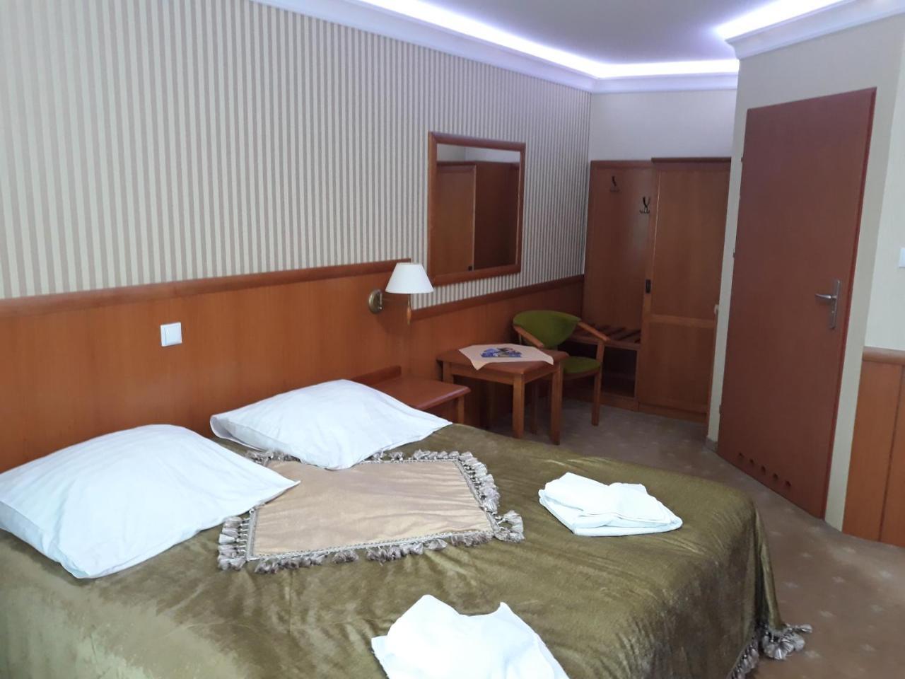 Hotel Imperium Пщина Екстериор снимка