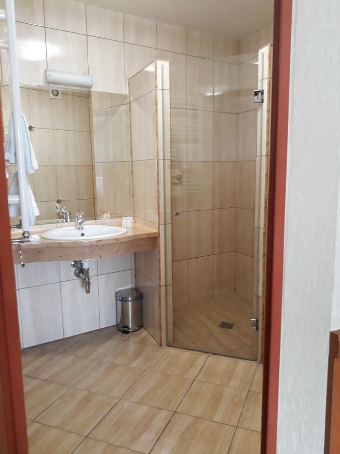 Hotel Imperium Пщина Екстериор снимка