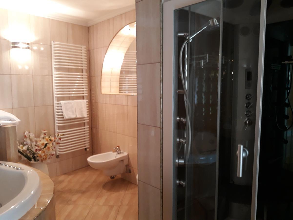 Hotel Imperium Пщина Екстериор снимка