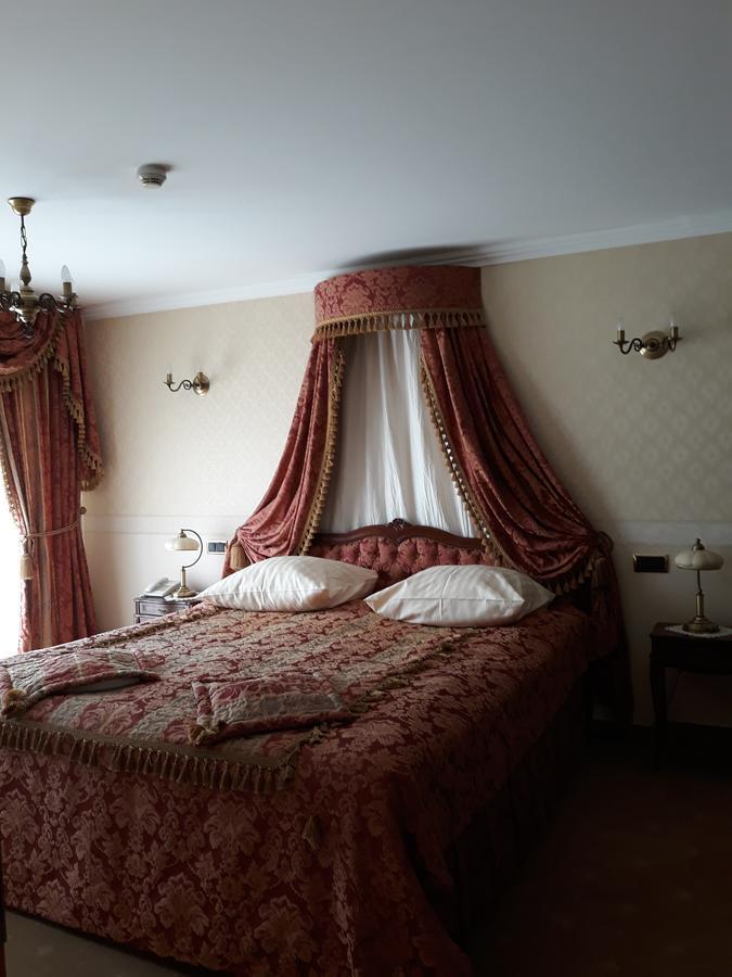 Hotel Imperium Пщина Екстериор снимка